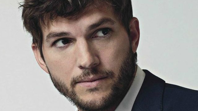 Ashton Kutcher ha pubblicato il suo numero di telefono su Twitter