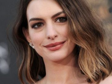 anne hathaway modern love