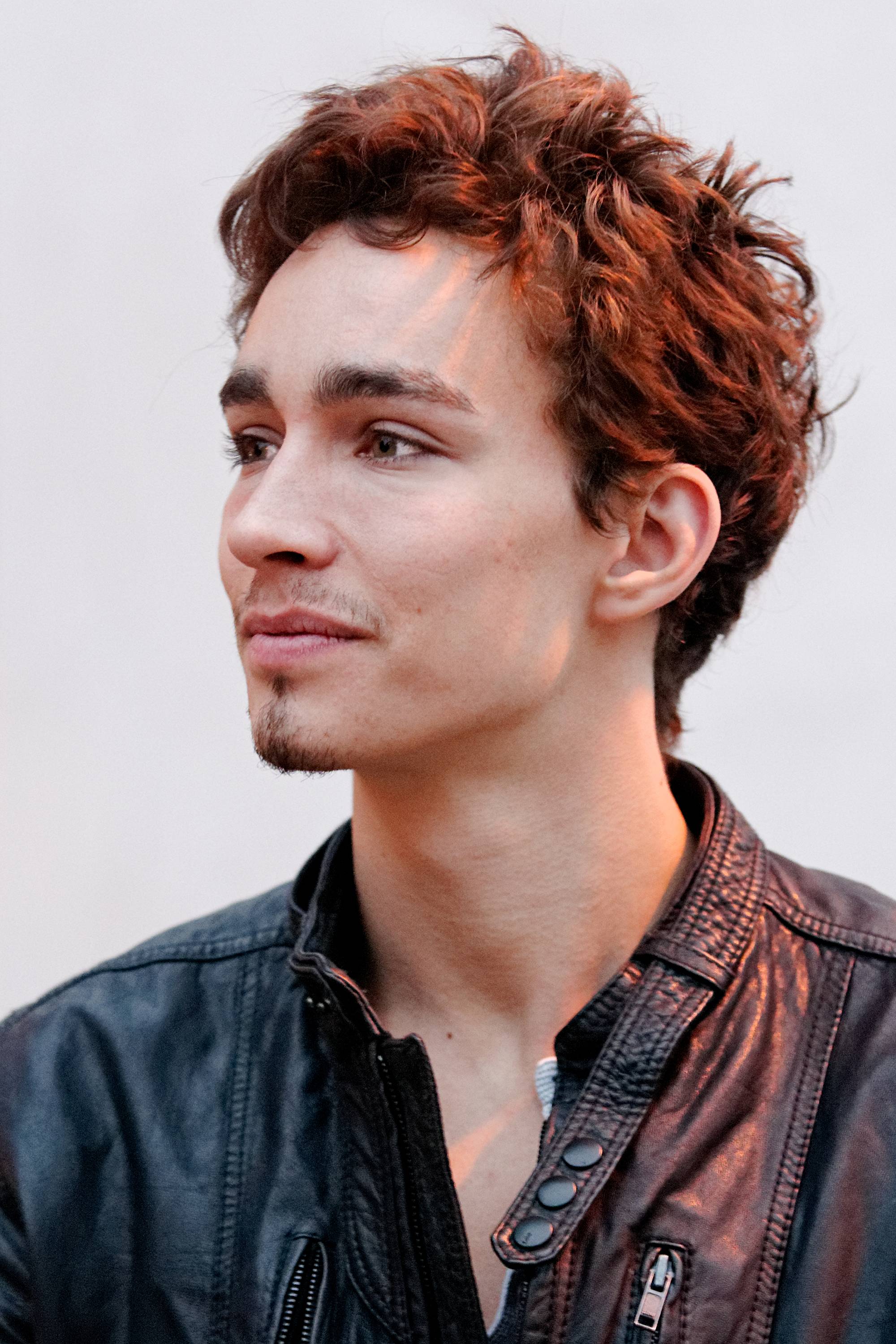 Robert Sheehan, tutte le informazioni sull'attore Hall of Series