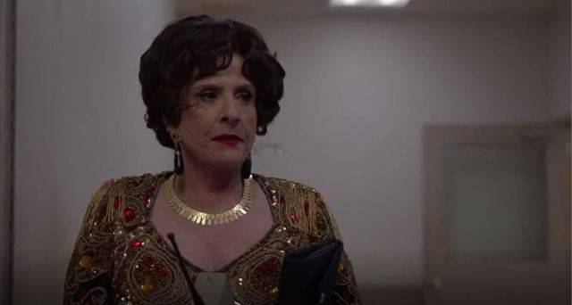 Pose 2x06