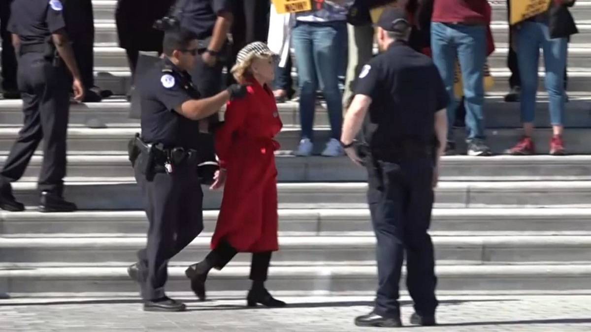 Jane Fonda è stata arrestata durante una protesta per il cambiamento climatico
