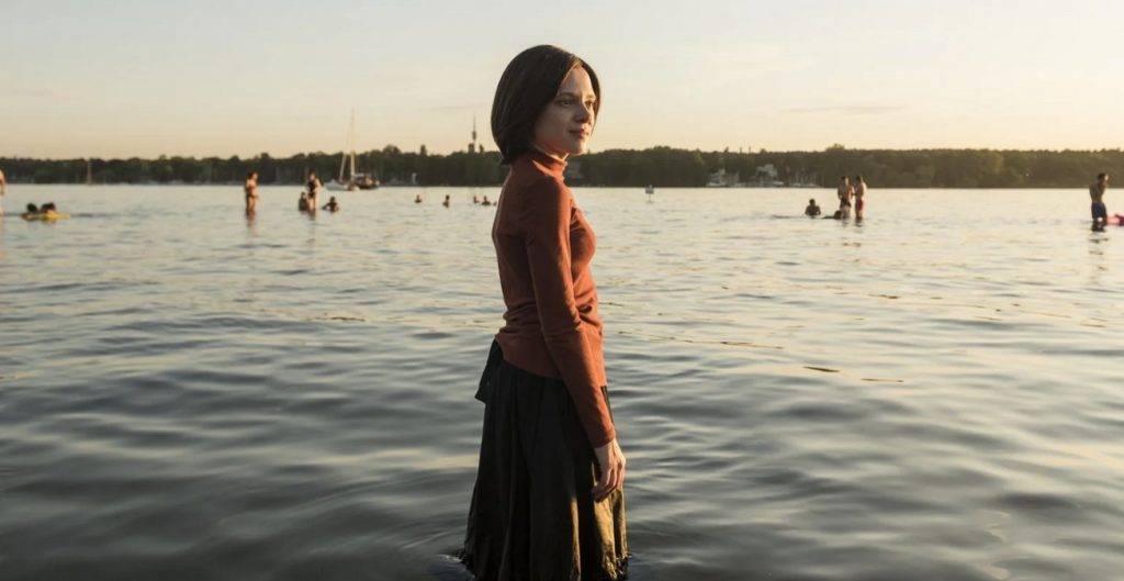 una scena di Unorthodox, una delle migliori miniserie da vedere su Netflix  