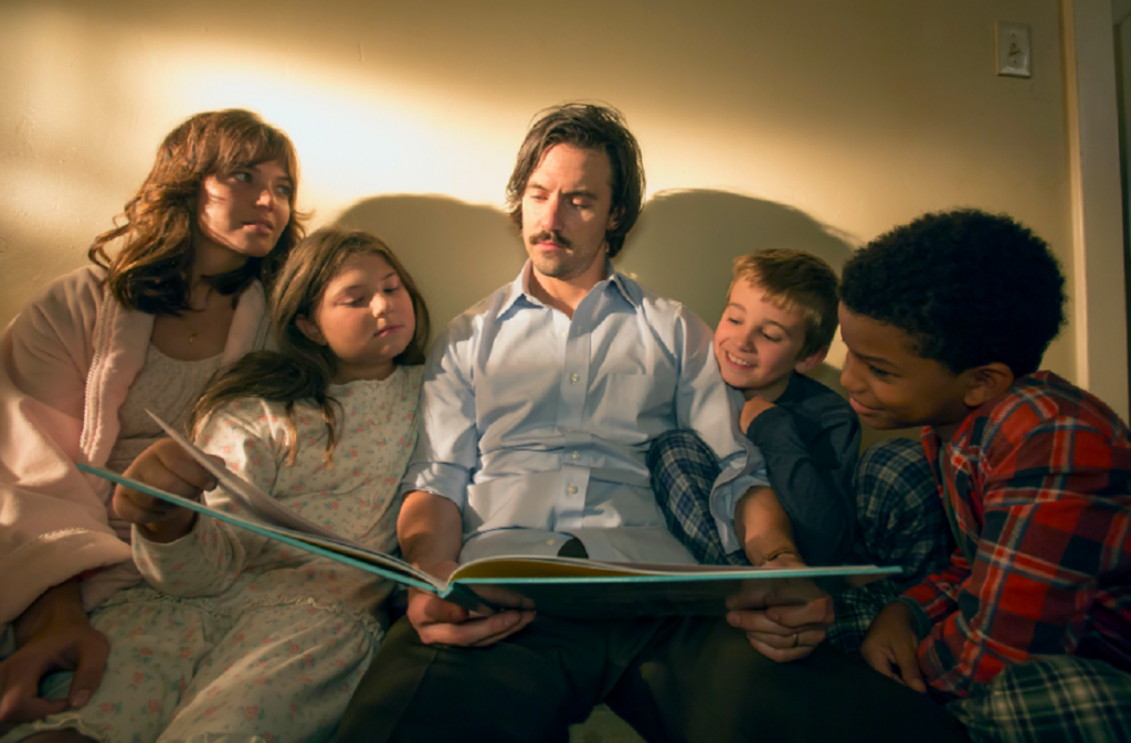 La famiglia Pearson  in una scena di. this is us, una delle migliori Serie Tv corali