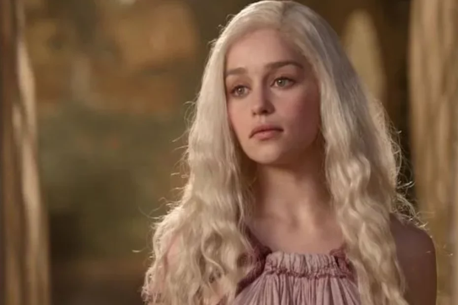 Daenerys Taegaryen in una scena di Game of Thrones, una delle migliori serie tv degli ultimi anni