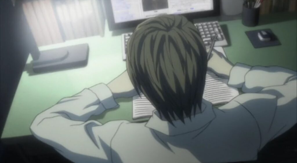 Light Yagami scrive sul Death Note