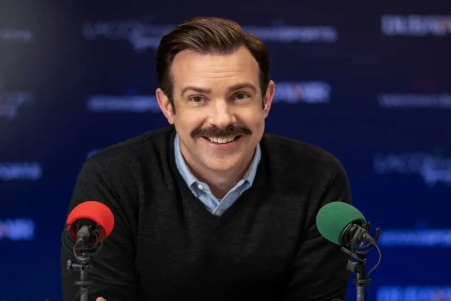 Monopoly Ted Lasso – Gioco Da Tavolo Ufficiale Con Gettoni Esclusivi (visiera, Biscotti, Cartello Believe) – Per 2-6 Giocatori