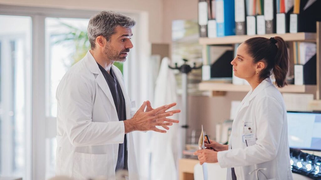 Andrea Fanti e Giulia in una scena di Doc - Nelle tue Mani, una delle Serie Tv da vedere su RaiPlay