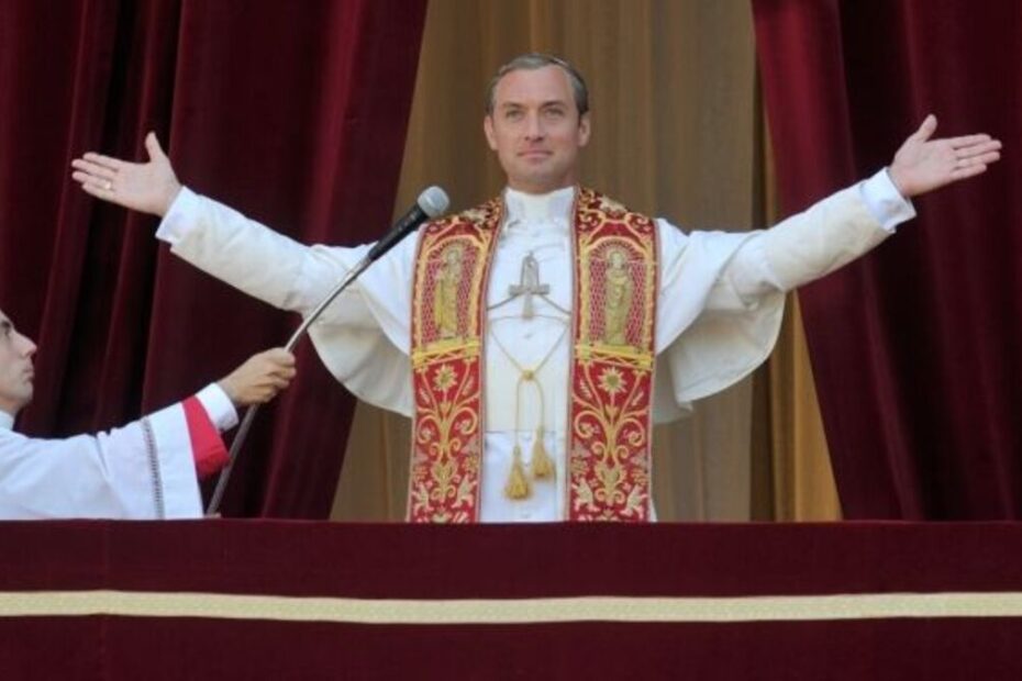 Jude Law in The Young Pope, una delle migliori Serie Tv italiane da vedere