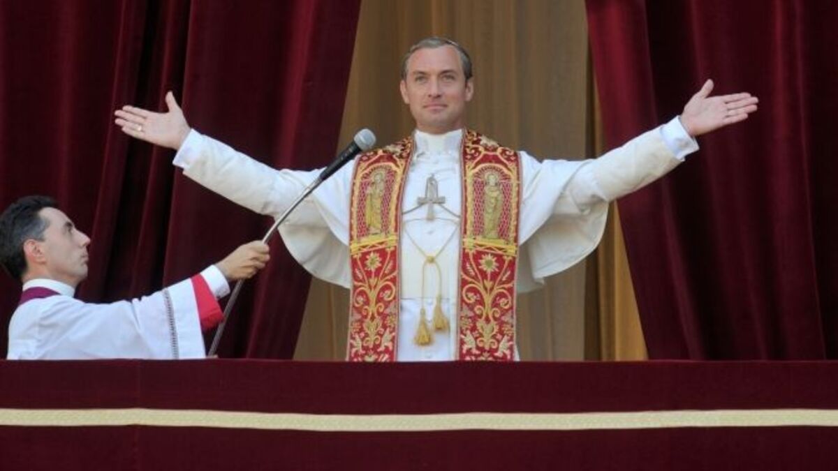 Jude Law in The Young Pope, una delle migliori Serie Tv italiane da vedere