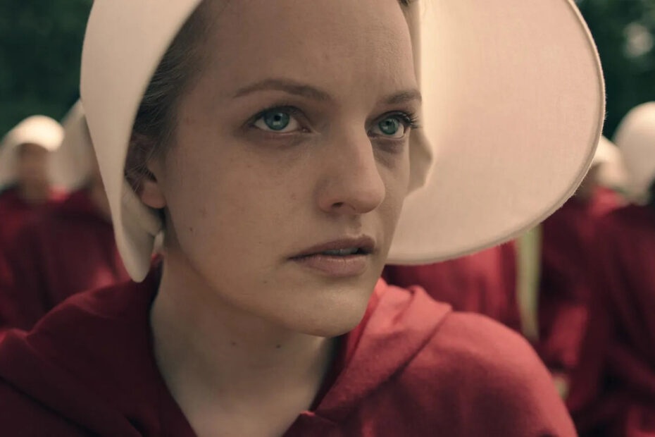 Elisabeth Moss in The Handmaid's Tale, una delle serie tv da vedere su prime video