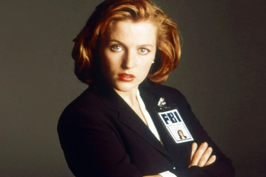 Gillian Anderson nei panni dell'agente Scully, la protagonista di The X-Files