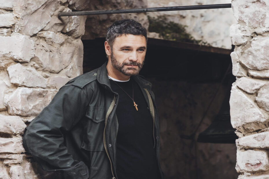 Raoul Bova in Don Matteo 14