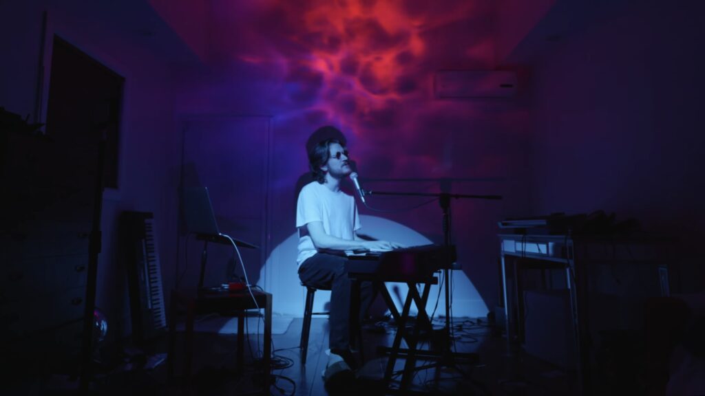 Bo Burnham: Inside, un viaggio introspettivo che parla a tutti