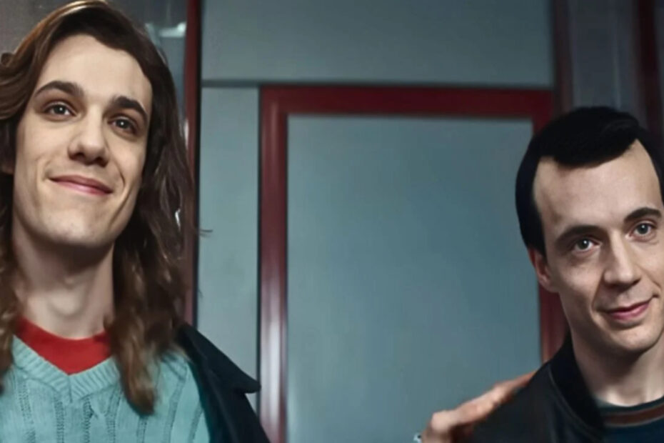 Max Pezzali e Mauro Repetto in una scena di Hanno ucciso l'Uomo Ragno