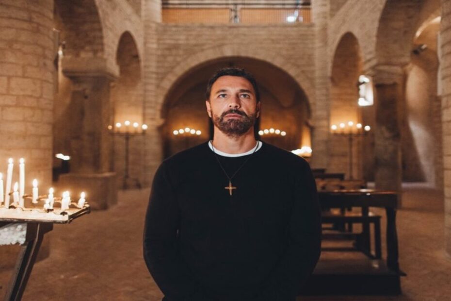 Raoul Boba in una scena di Don Matteo 14