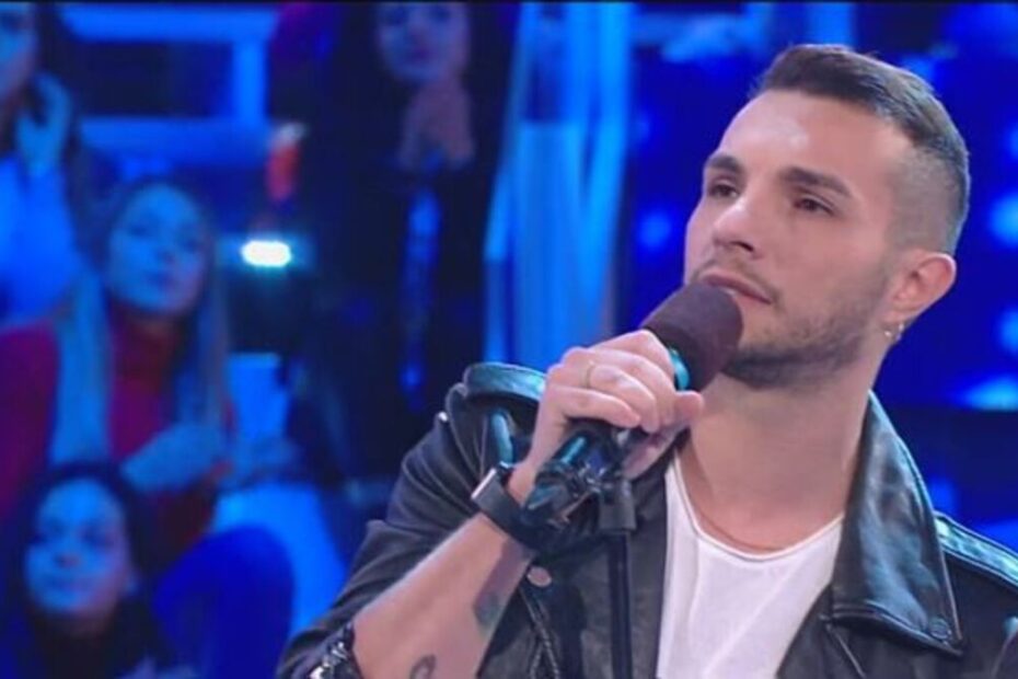 Marco Carta ad Amici di Maria De Filippi