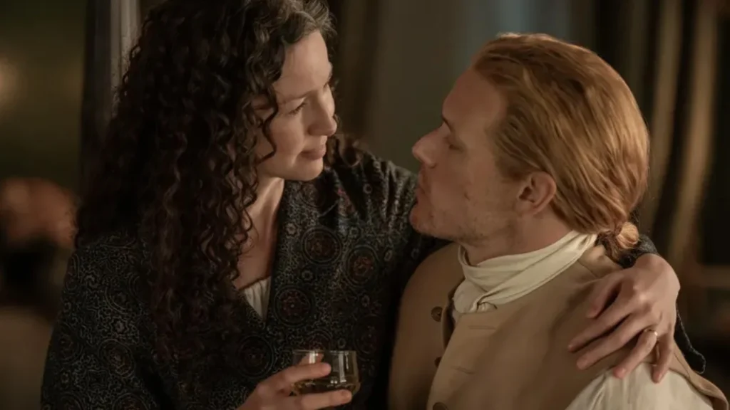 una scena con i protagonisti di Outlander, una delle Serie Tv tratte da libri