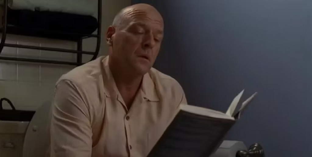 Un'immagine di Hank Schrader in una famosissima puntata di Breaking Bad, una delle migliori serie tv da vedere