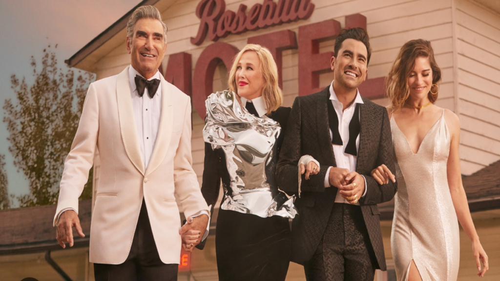 Dan Levy, Eugene Levy, Annie Murphy e Catherine O'Hara in un'immagine tratta da Schitt's Creek, una delle migliori serie tv