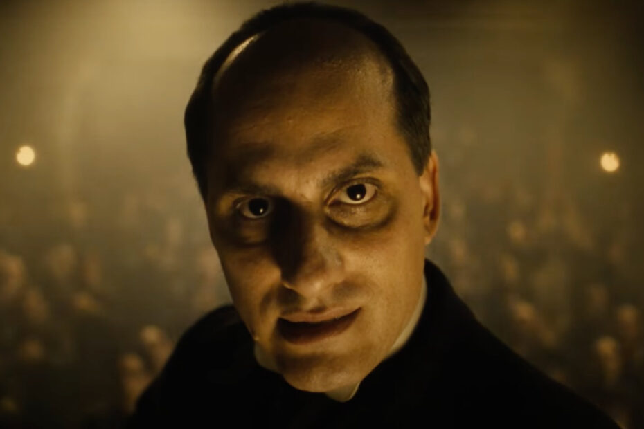 Luca Marinelli in una scena di M. Il Figlio del Secolo