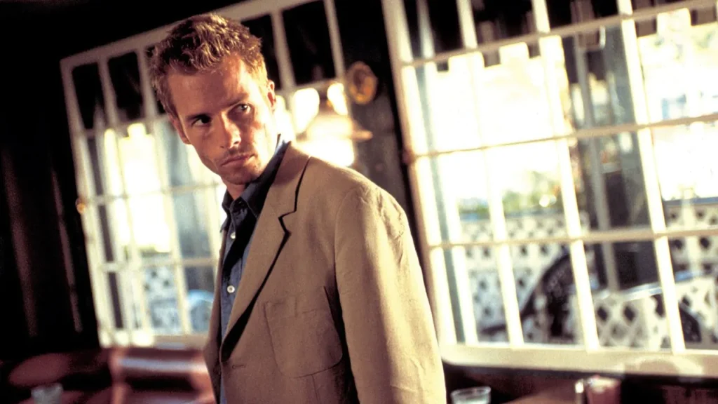 Un'immagine di Guy Pearce in Memento