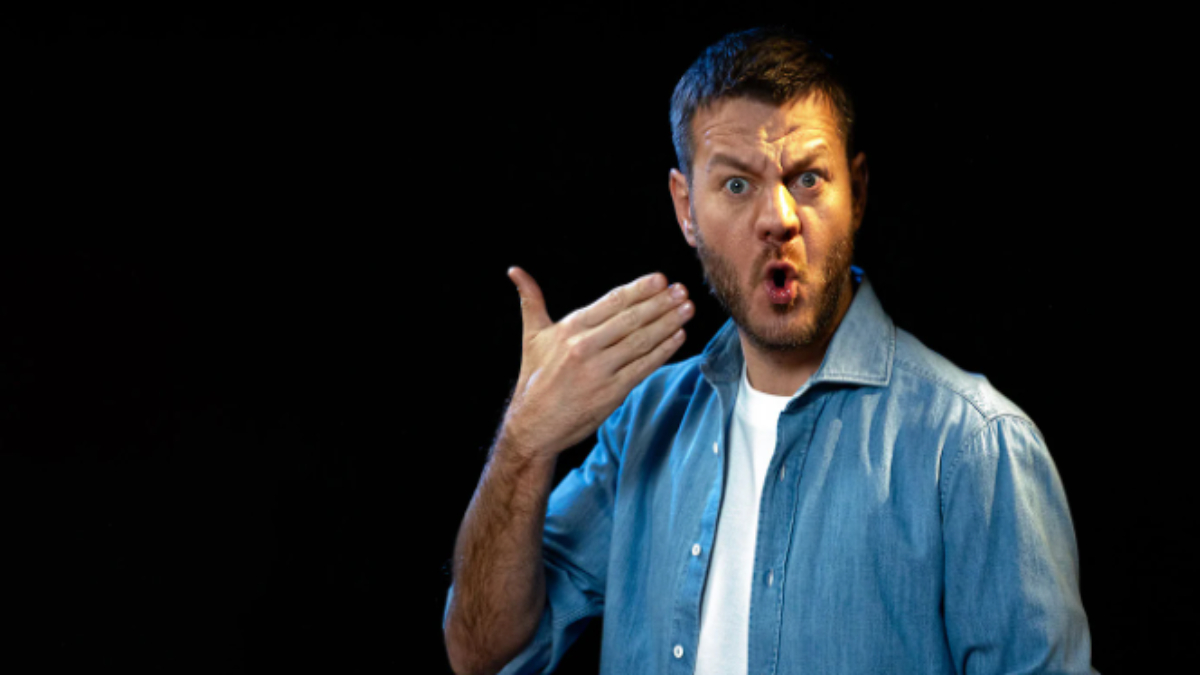 Alessandro Cattelan in un'immagine promozionale di Hot Ones Italia