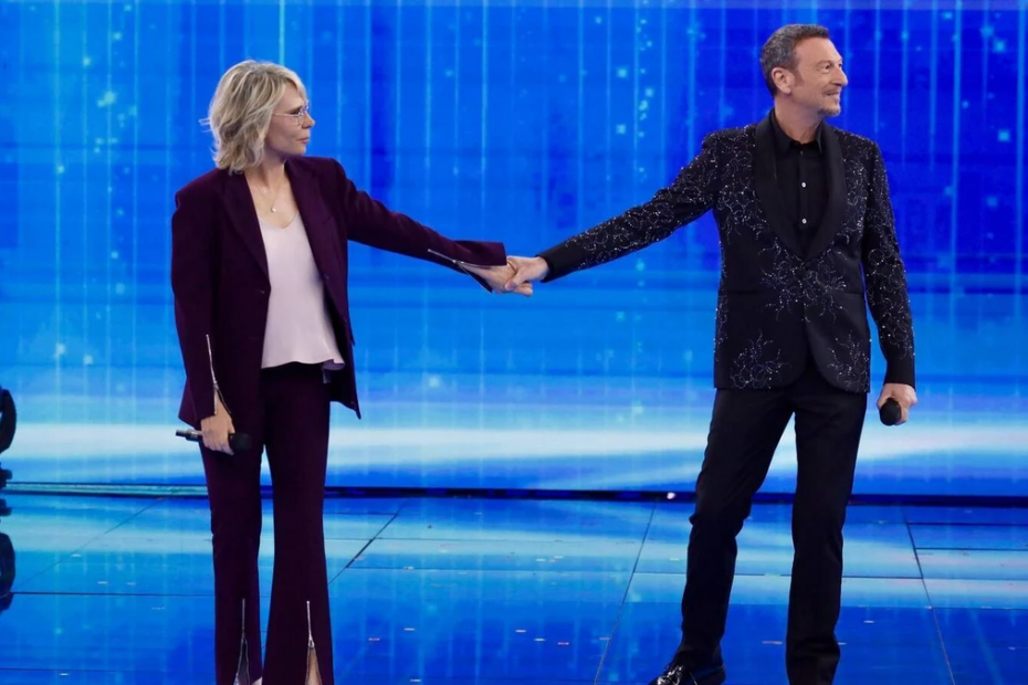 Amadeus e Maria De Filippi nella prima puntata di Amici 2025