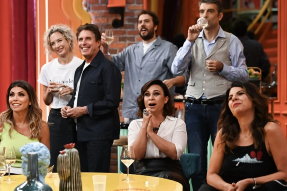 Il cast di LOL - Chi Ride è Fuori 5 in una scena dello show
