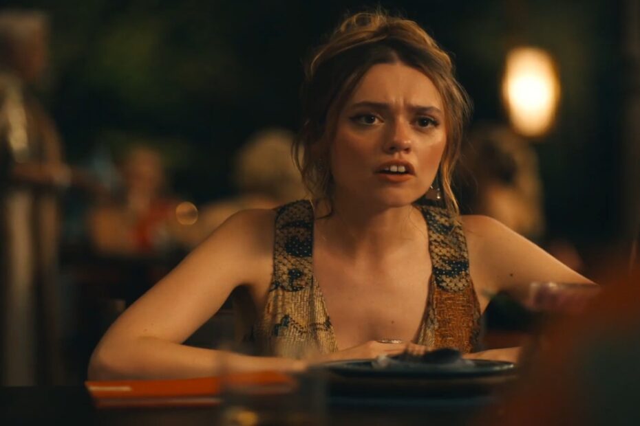 Aimee Lou Wood in una scena di The White Lotus 3