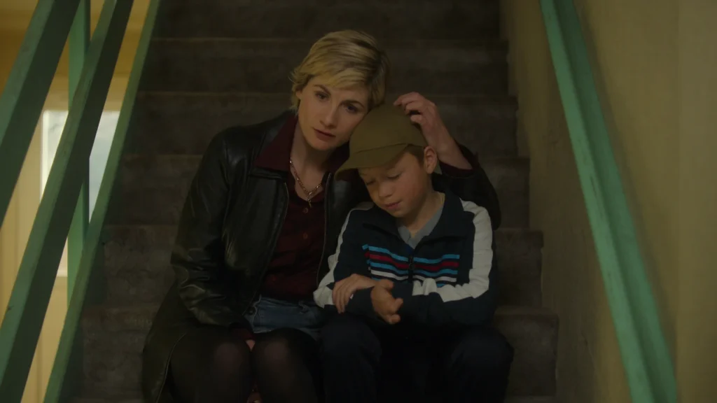 Susan McIntyre in una scena di Toxic Town, tra le Serie Tv da vedere su Netflix
