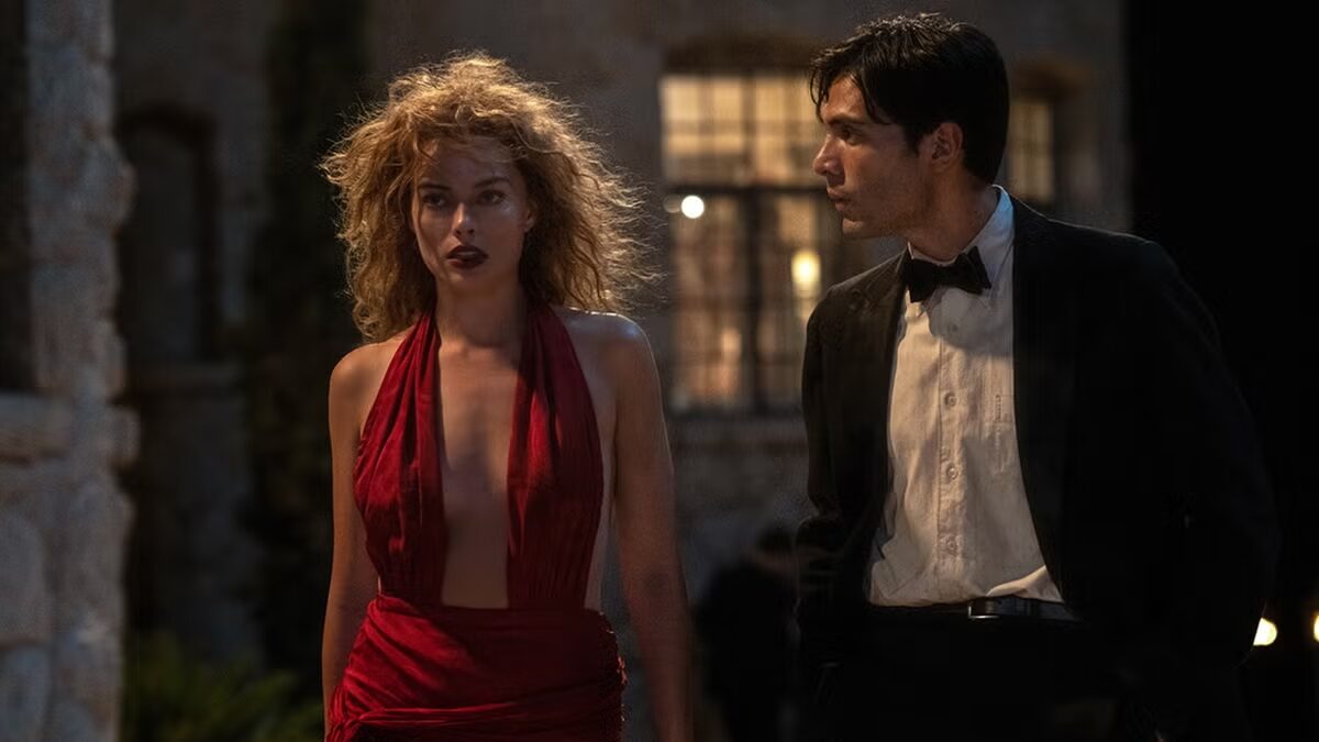 Margot Robbie e Diego Calva in una scena di Babylon di Damien Chazelle