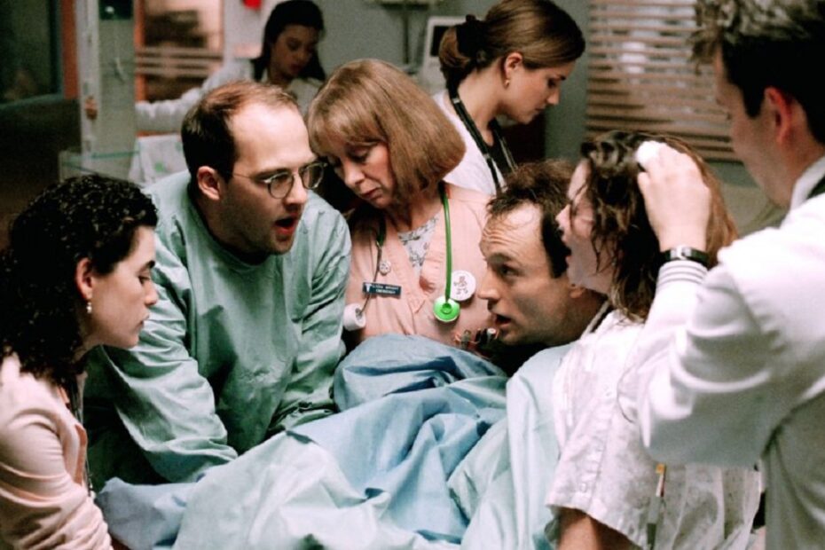 Una scena della serie con i protagonisti