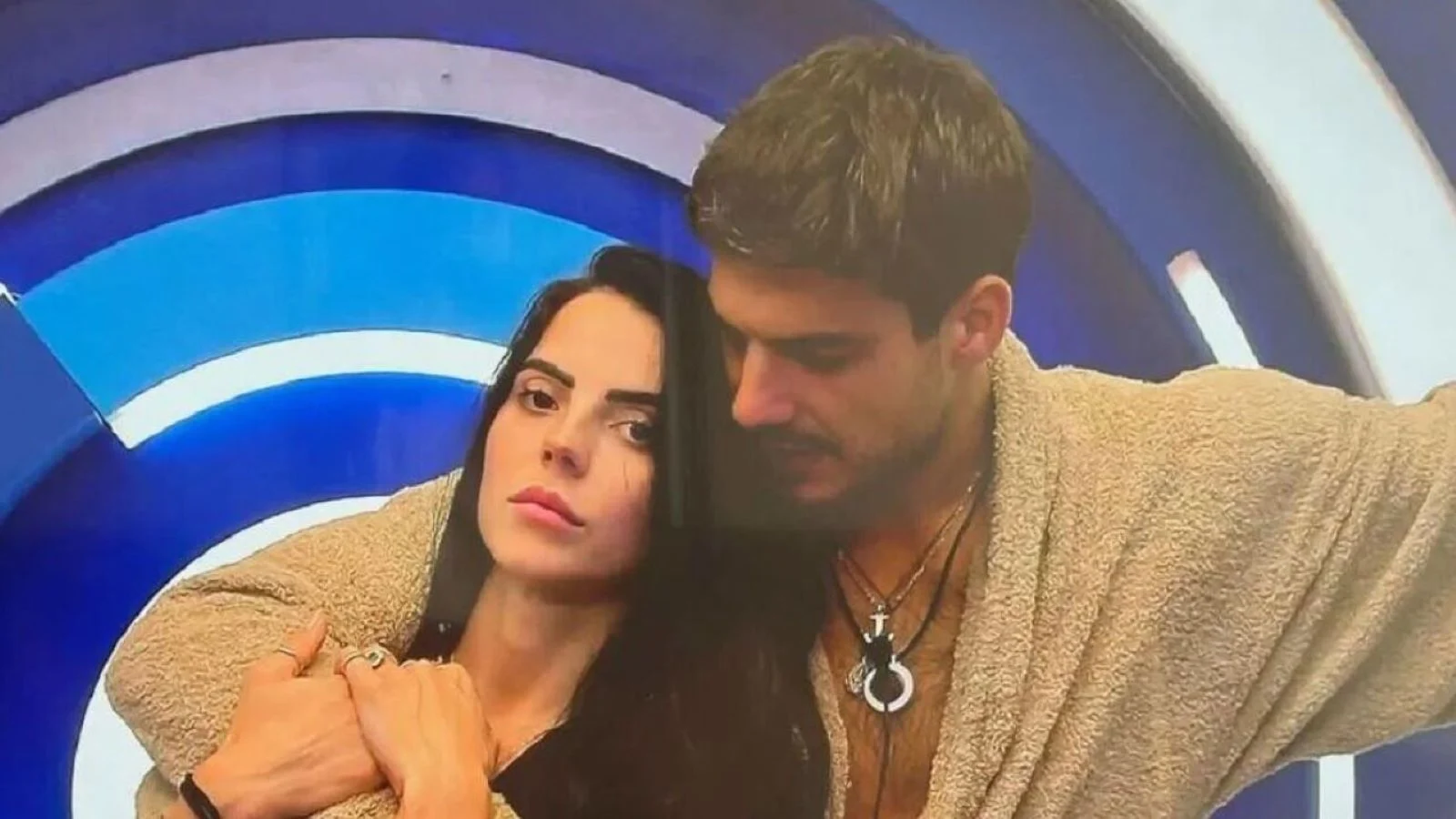 Grande Fratello – Lorenzo vuole tornare con Shaila, la rivelazione: ‭«Ti amo ancora» 