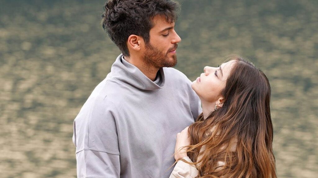 Özge Gürel e Can Yaman in Mr Wrong