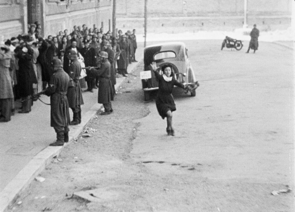 Una scena tratta da Roma Città Aperta, tra i migliori film da vedere su Netflix