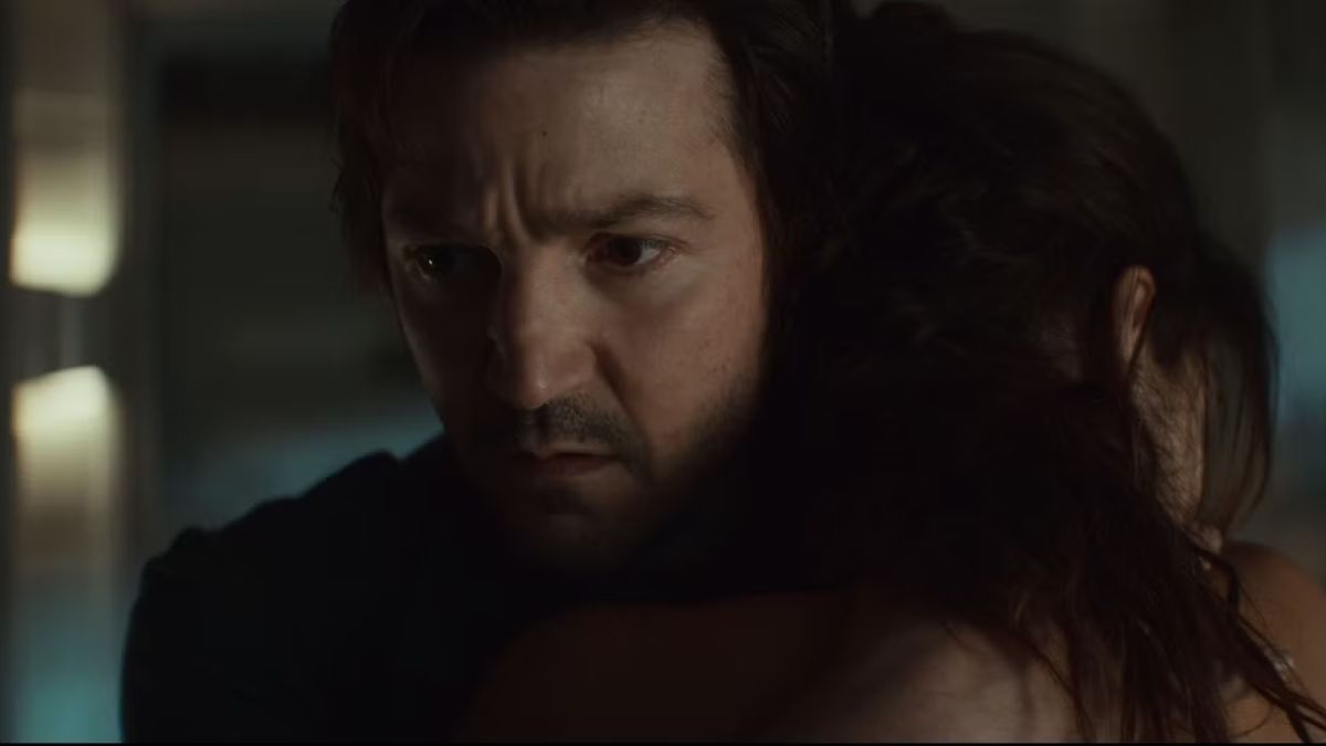 L'abbraccio tra Cassian e Bix