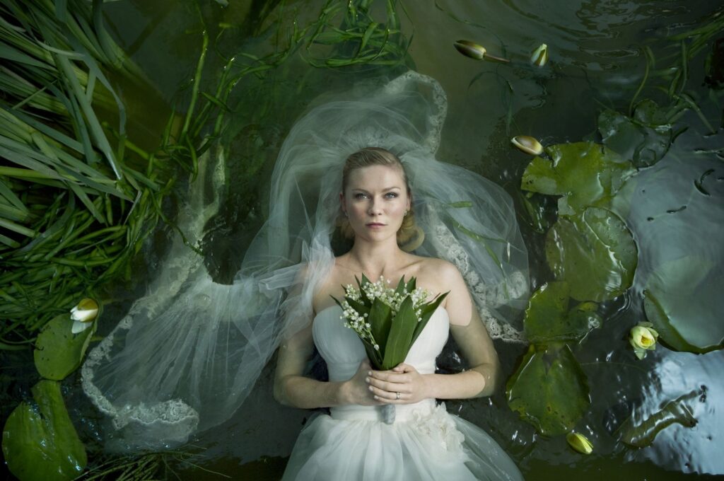 Kirsten Dunst in Melancholia, uno dei film da vedere che sembrano quasi horror