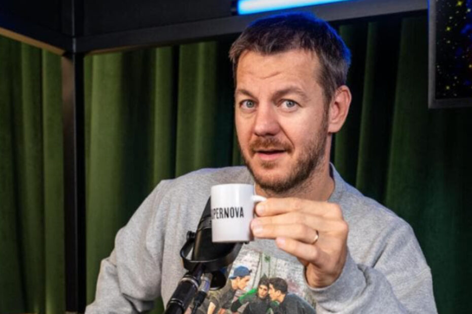 Alessandro Cattelan è l'host del podcast SUPERNOVA