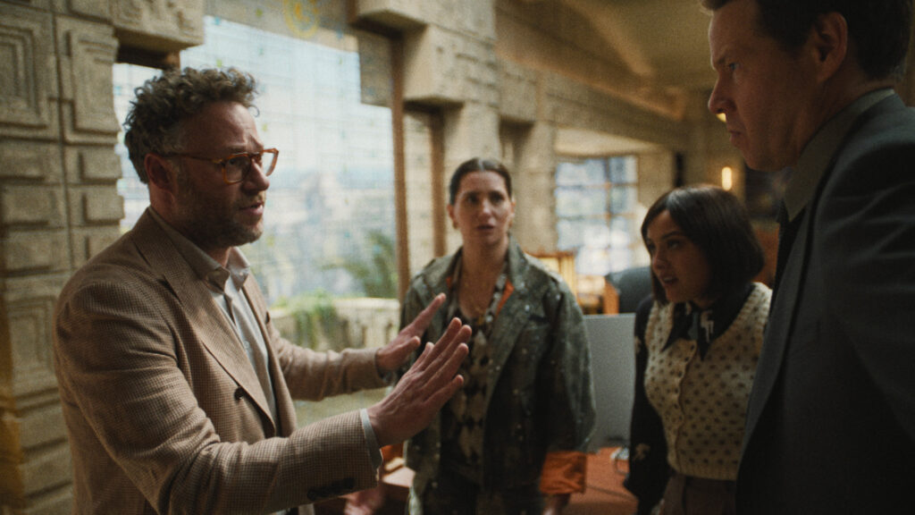 Matt Remick spiega ai suoi collaboratori l'equivoco con Martin Scorsese in una scena di The Studio