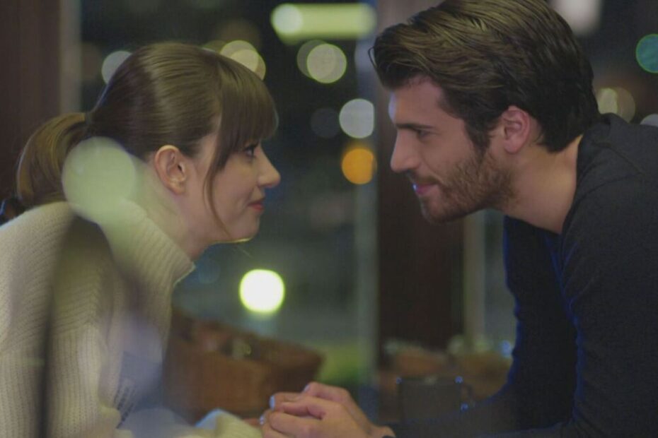 Özge Gürel e Can Yaman in Bitter Sweet