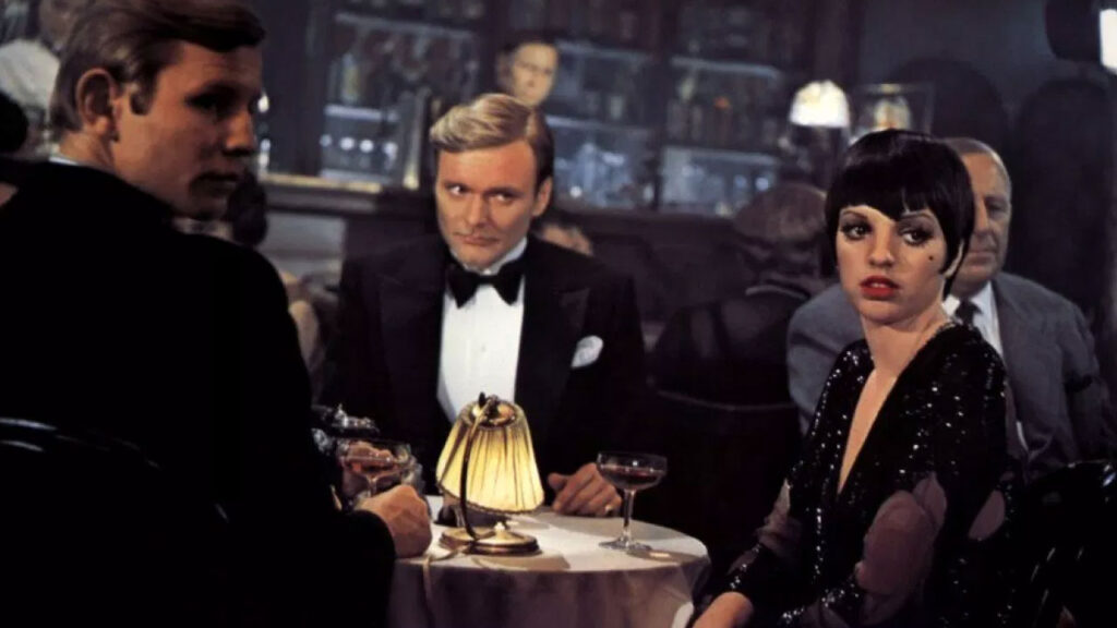 Nel 1973, il mondo del cinema assistette a un vero e proprio colpo di scena quando Bob Fosse vinse l’Oscar per la miglior regia con Cabaret.