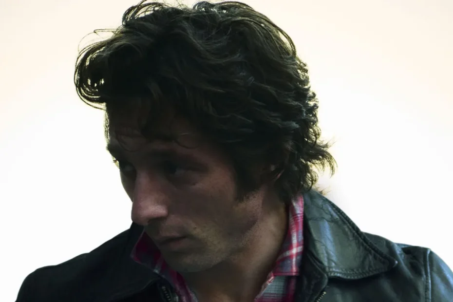 Jeremy Allen White interpreta Bruce Springsteen nel biopic Deliver Me from Nowhere
