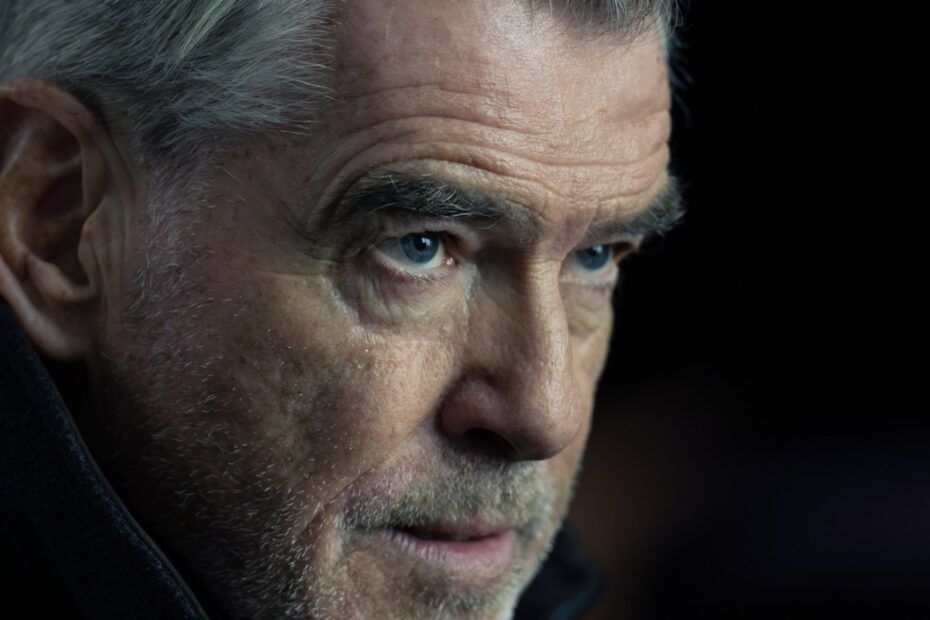 Pierce Brosnan è un boss spietato in MobLand 1x04