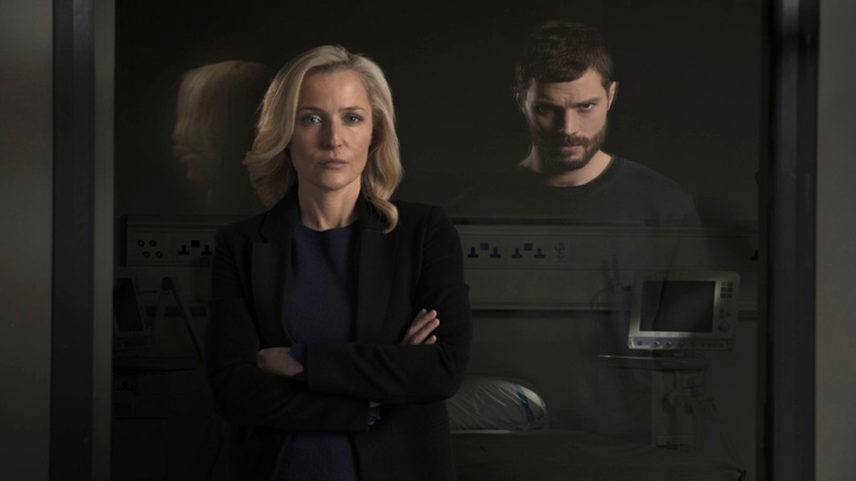 Gillian Anderson e Jamie Dornan in un'immagine tratta da The Fall, una delle Serie Tv da vedere su Netflix passate inosservate