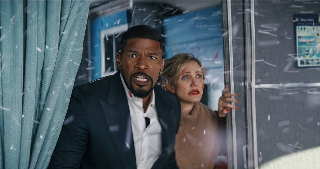 Cameron Diaz e Jamie Foxx in una scena di Back in Action, uno dei film da vedere su Netflix