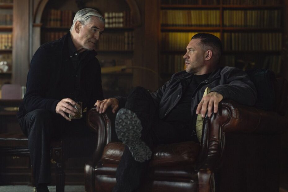 Conrad Harrigan interroga Harry nell'ottavo episodio di MobLand