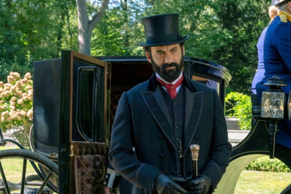 George Russell in una scena di The Gilded Age 3x06