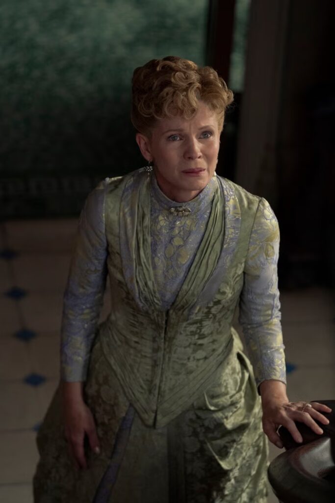 Aurora Fane sconvolta dalle intenzioni del marito in The Gilded Age 3x02
