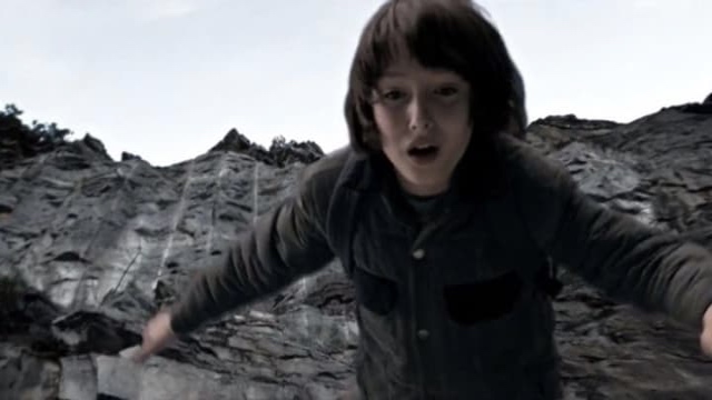 Mike mentre viene fatto levitare da Eleven