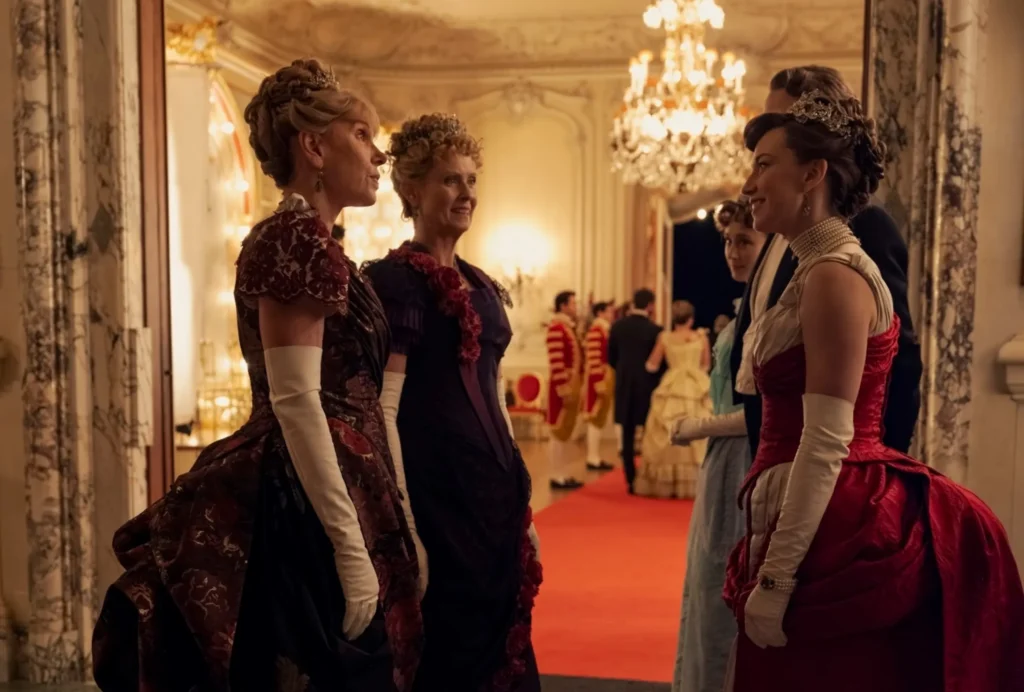 Bertha Russell accoglie i suoi invitati al ballo di Newport